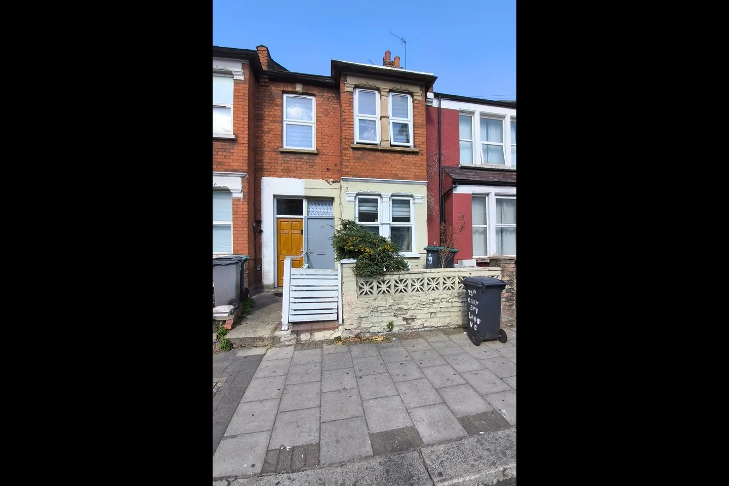 Flat La Rose Lane in Greater London