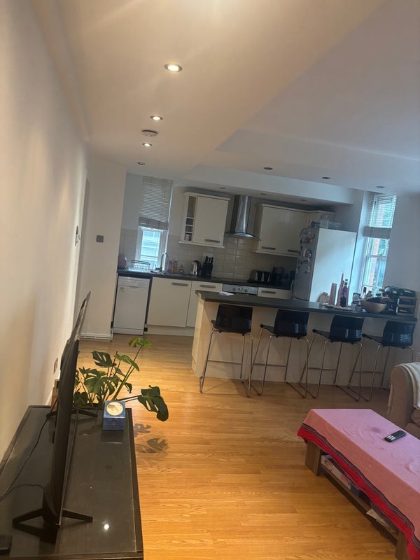 Room Boundary Street in Greater London