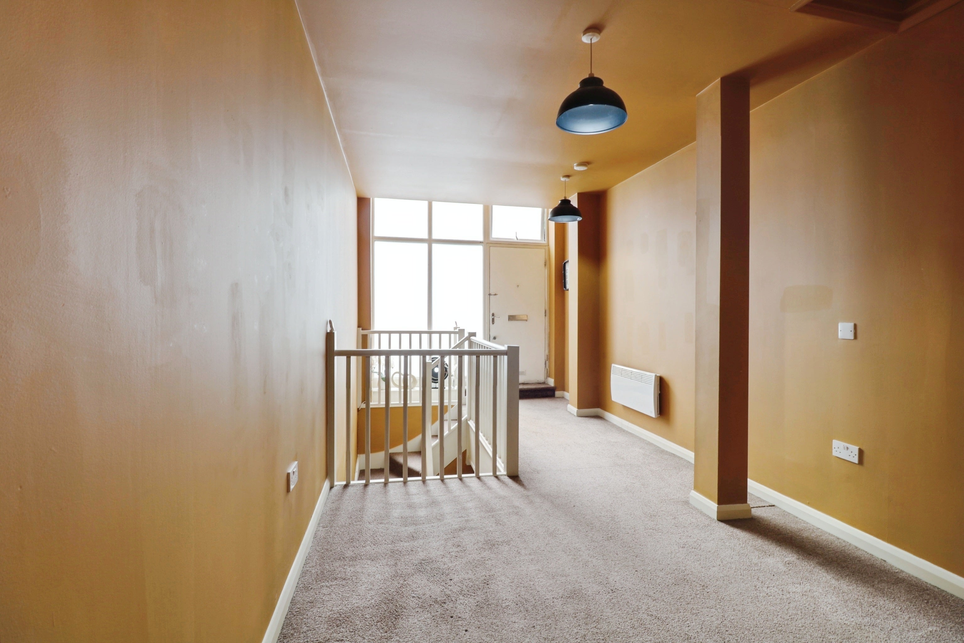 Flat Fowler Close in Southend-on-Sea