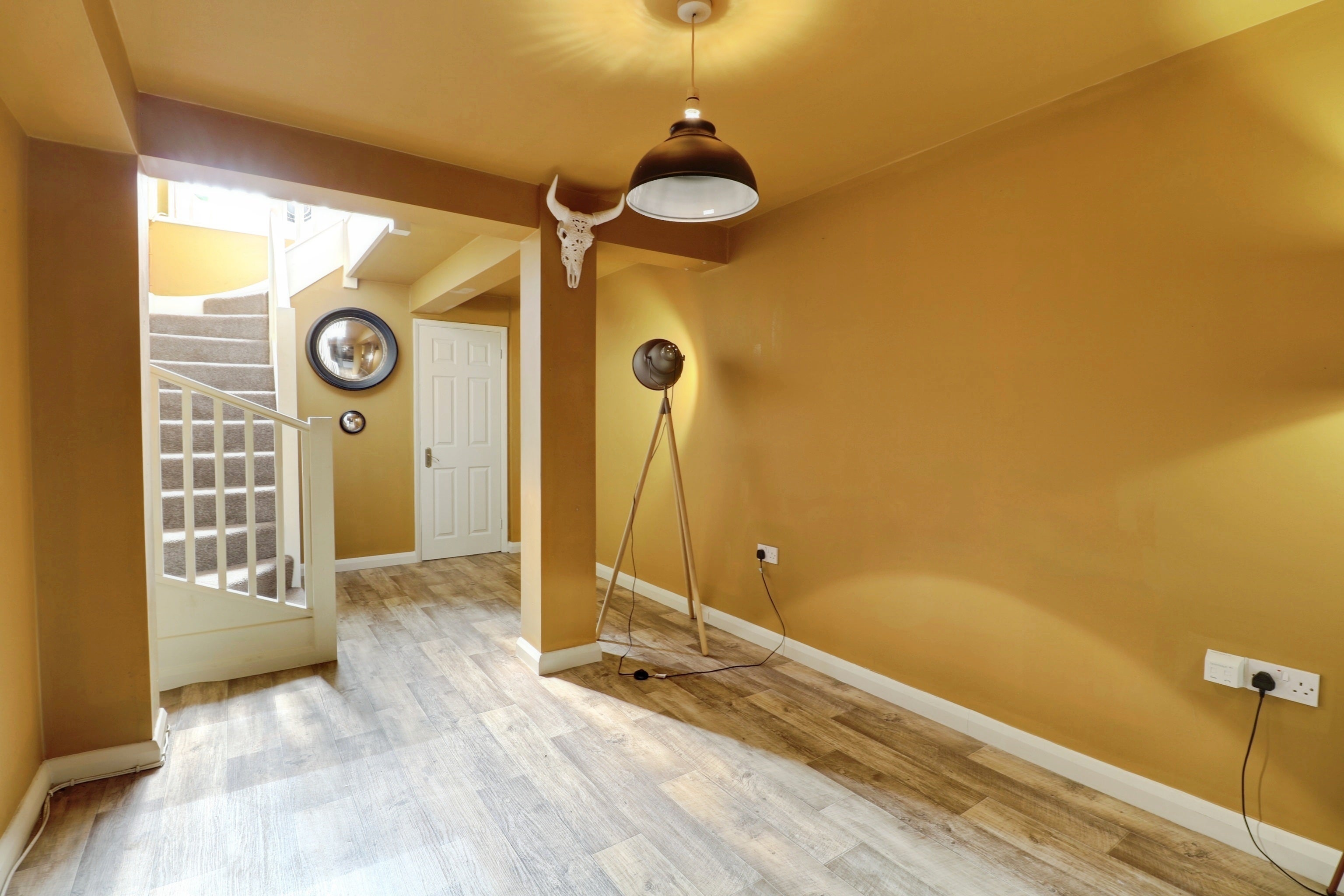 Flat Fowler Close in Southend-on-Sea