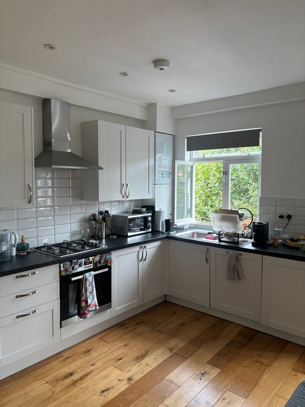 Room Kennington Park Road in Greater London