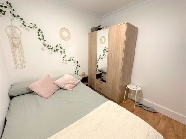 Flat Seymour Road in Greater London