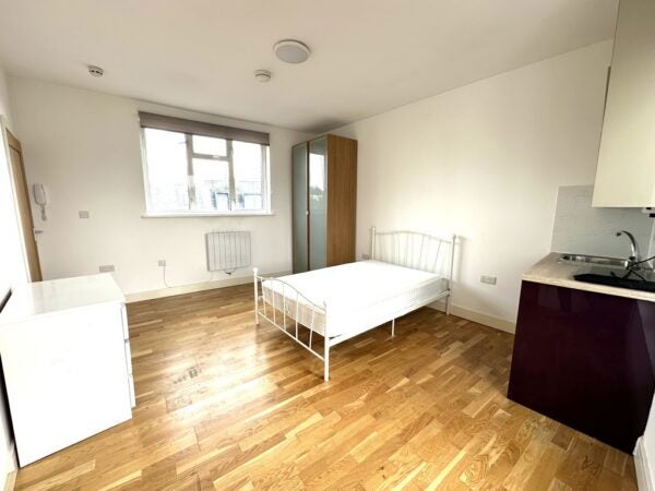 Flat Seymour Road in Greater London