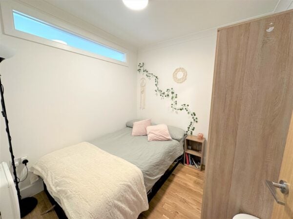 Flat Seymour Road in Greater London