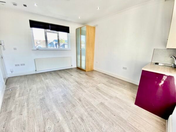 Flat Seymour Road in Greater London
