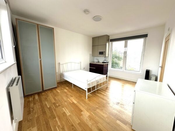 Flat Seymour Road in Greater London
