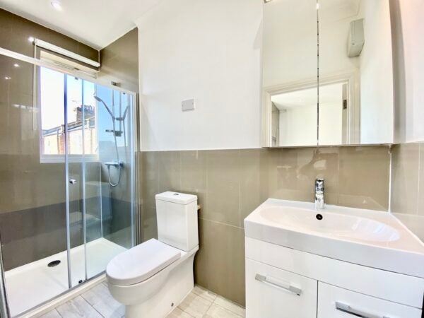 Flat Seymour Road in Greater London