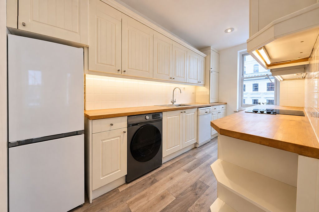 Flat Clanricarde Gardens in Greater London