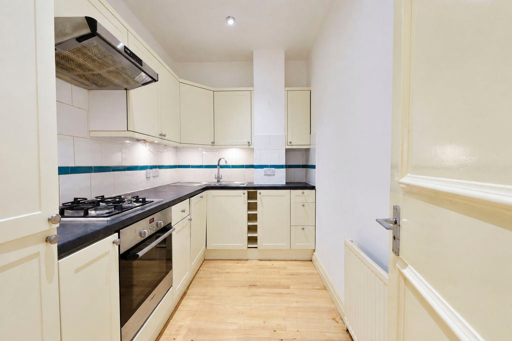 Flat Clanricarde Gardens in Greater London