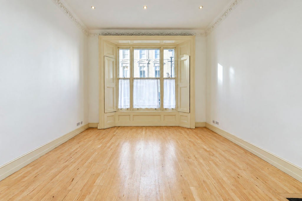 Flat Clanricarde Gardens in Greater London