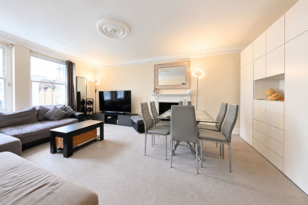 Flat Clanricarde Gardens in Greater London