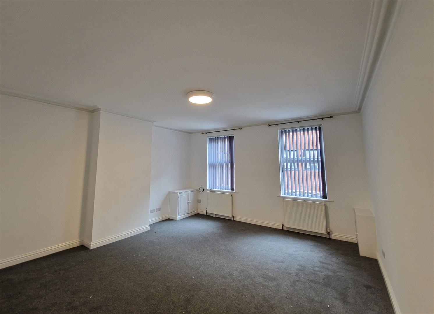 Flat Gordon Road in Rushmoor
