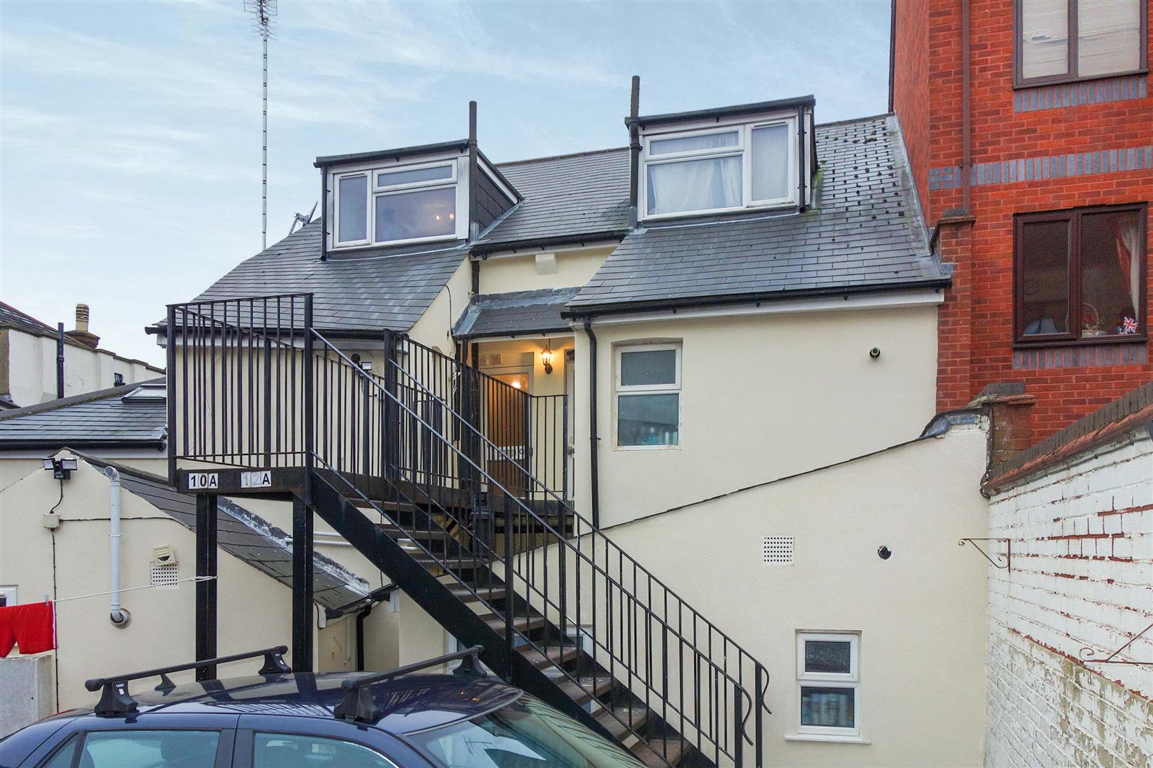 Flat Gordon Road in Rushmoor