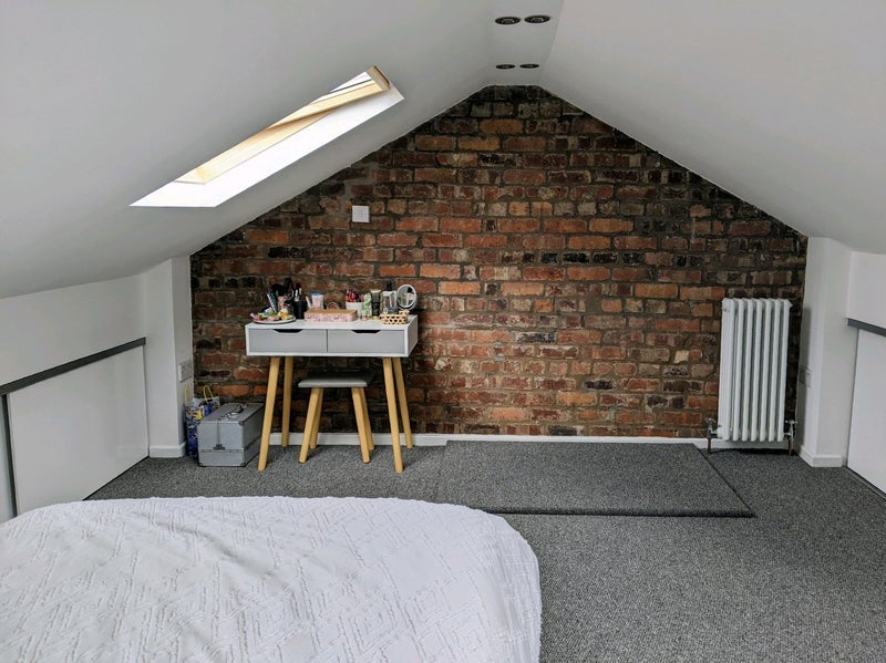 Room Doveleys Road in Salford