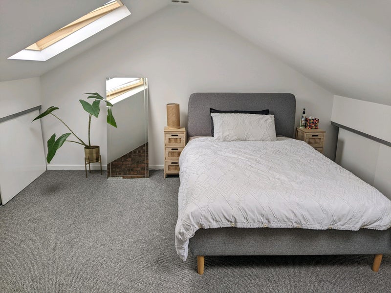 Room Doveleys Road in Salford
