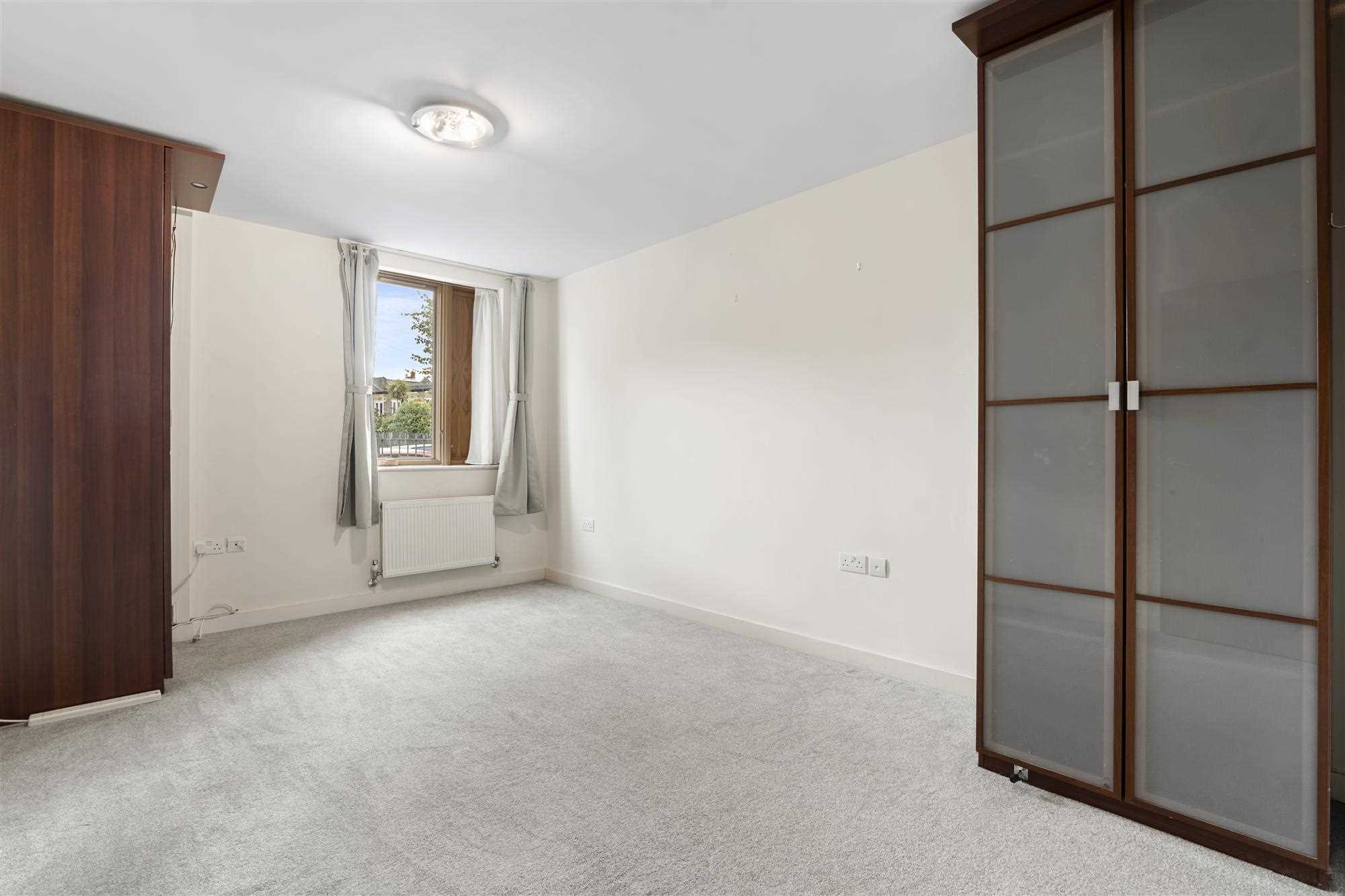 Flat Hammersmith Road in London