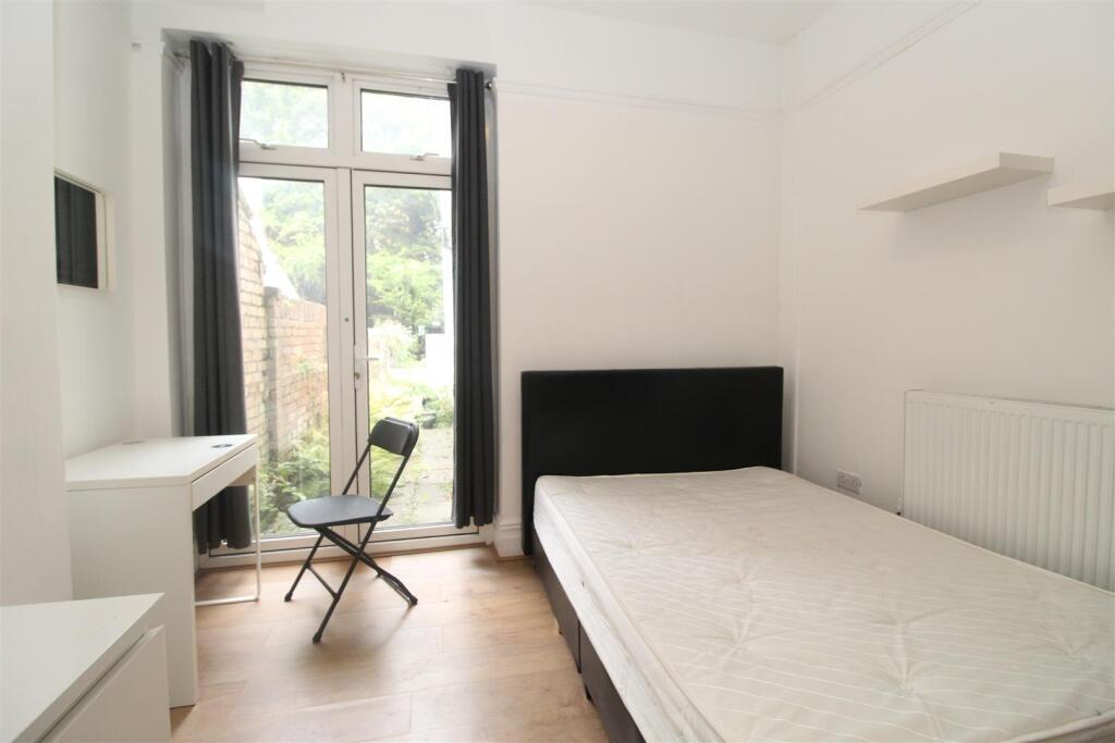 Room Colum Road in Cardiff