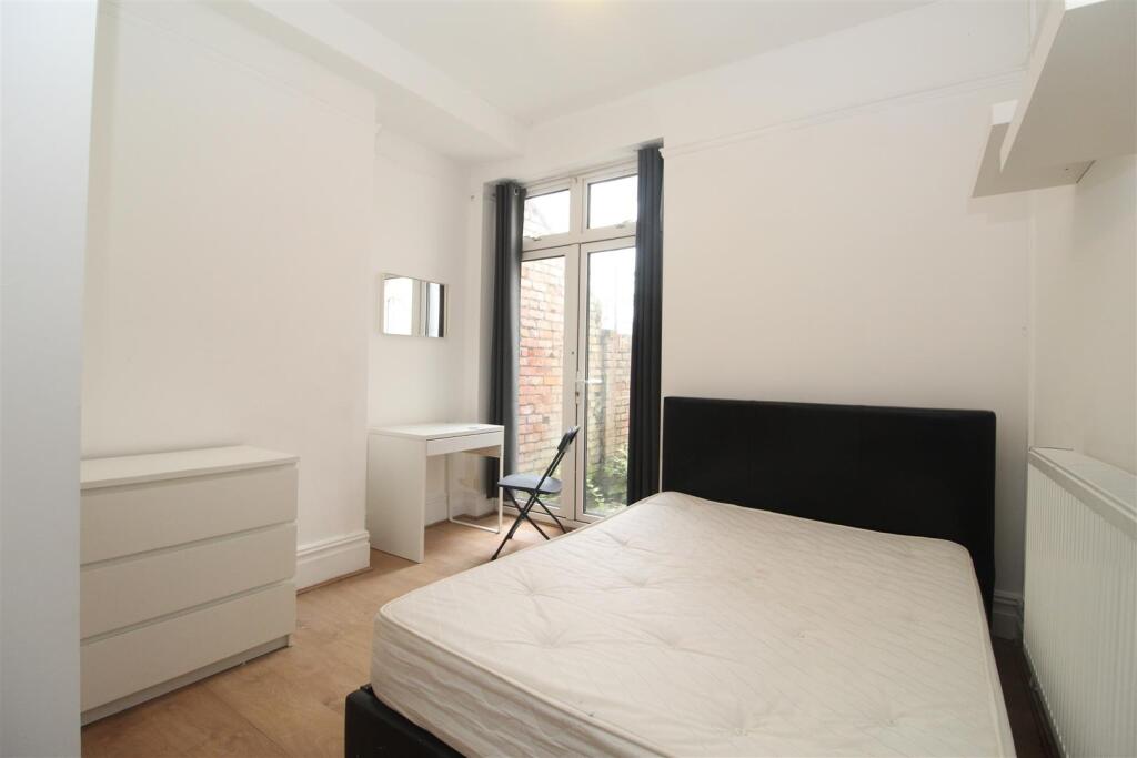 Room Colum Road in Cardiff
