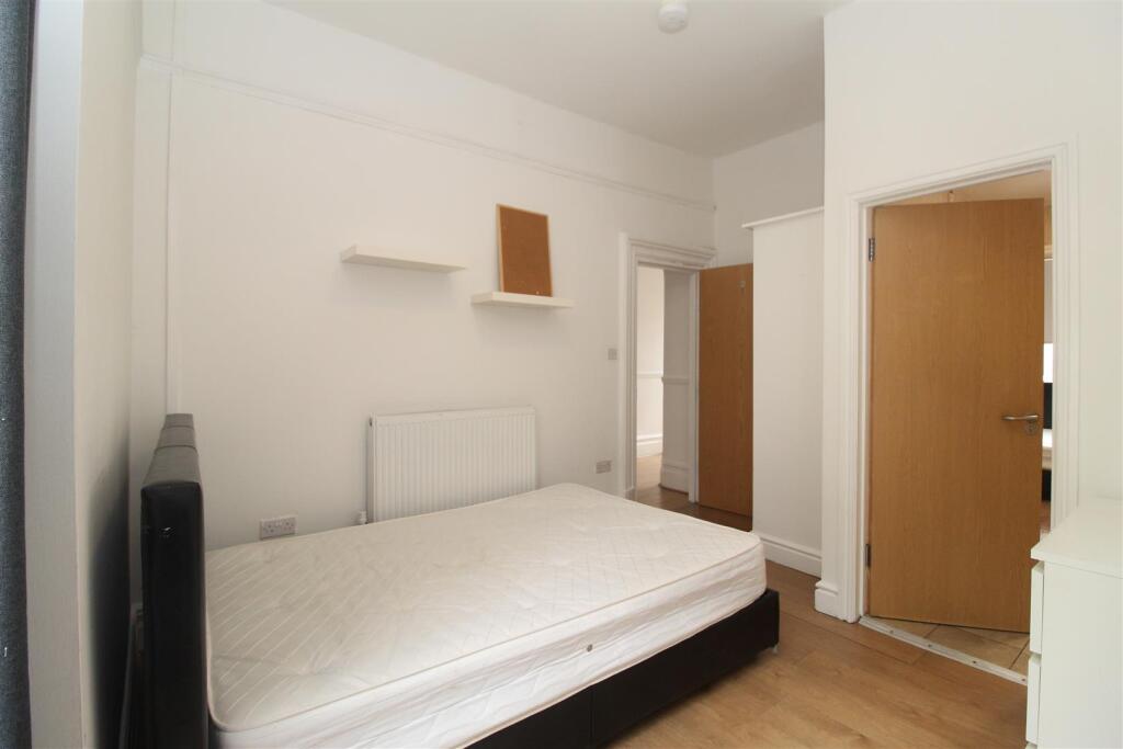 Room Colum Road in Cardiff