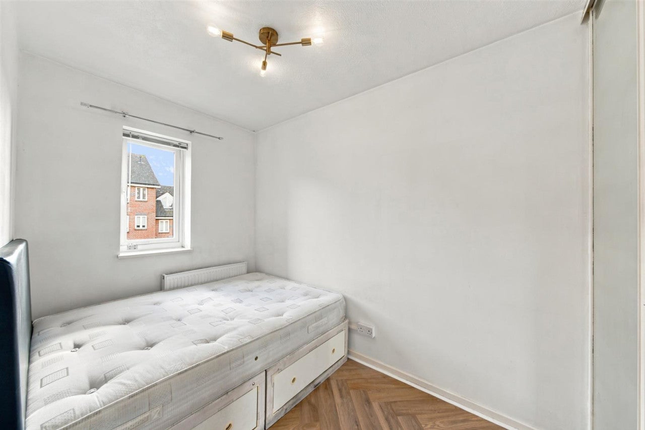 Flat Campbell Close in Greater London