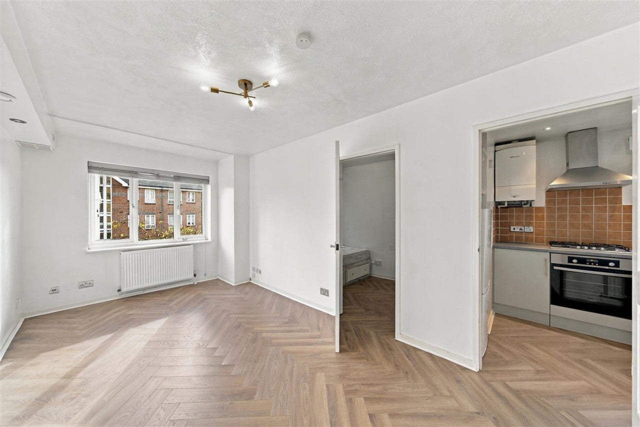 Flat Campbell Close in Greater London