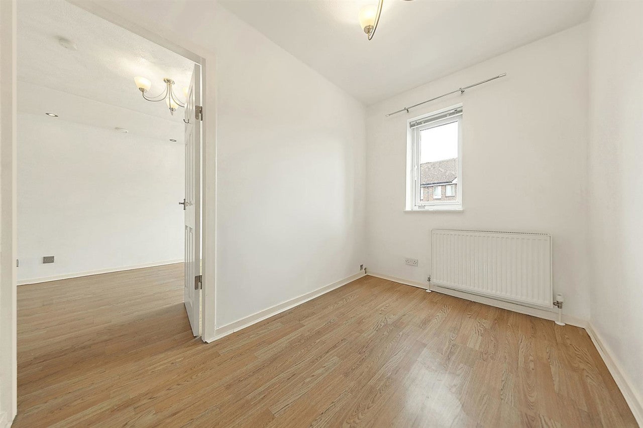 Flat Campbell Close in Greater London