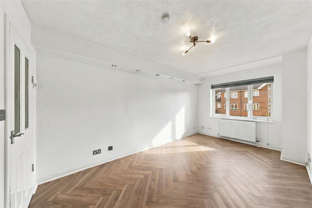 Flat Campbell Close in Greater London