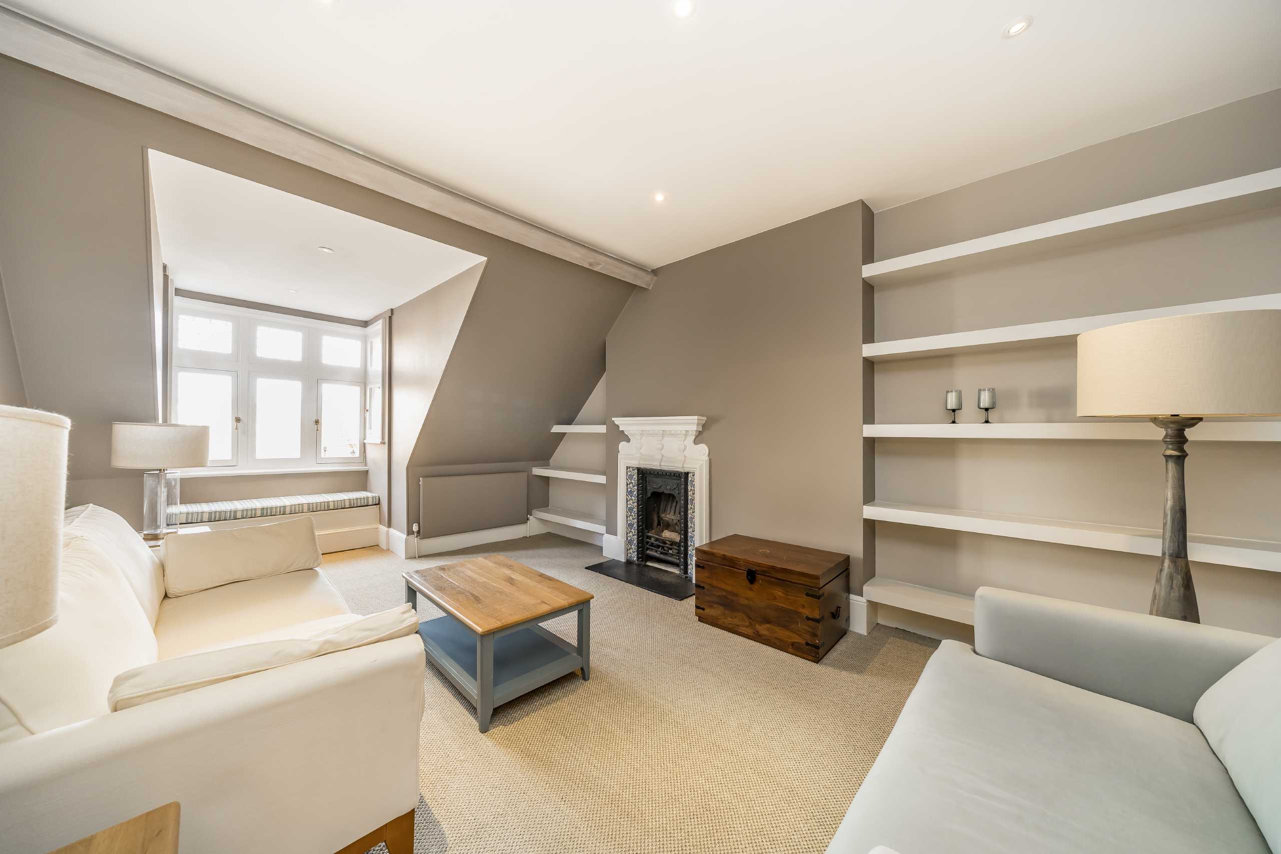Flat Mount Street in City of Westminster