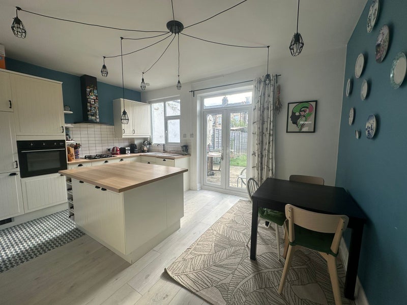 Room Sherringham Avenue in Greater London