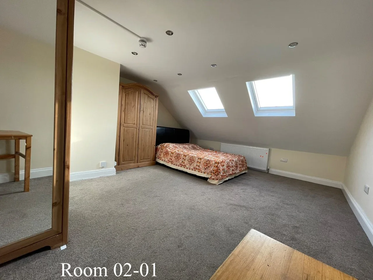 Room Bolton Road in Greater London