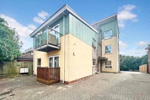Flat Millbrook Road East in Southampton