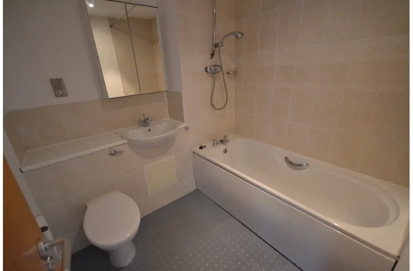 Flat Sandport Way in City of Edinburgh