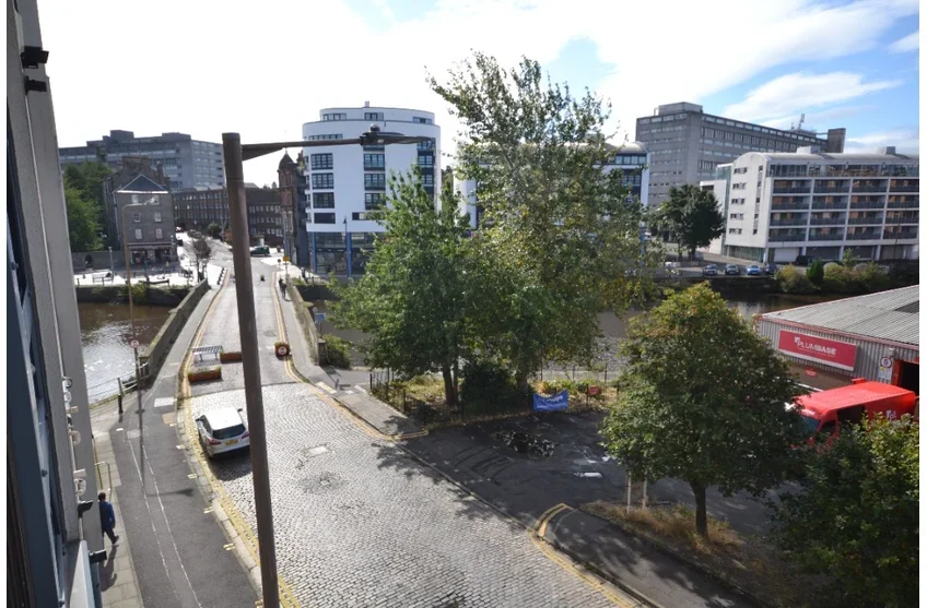 Flat Sandport Way in City of Edinburgh