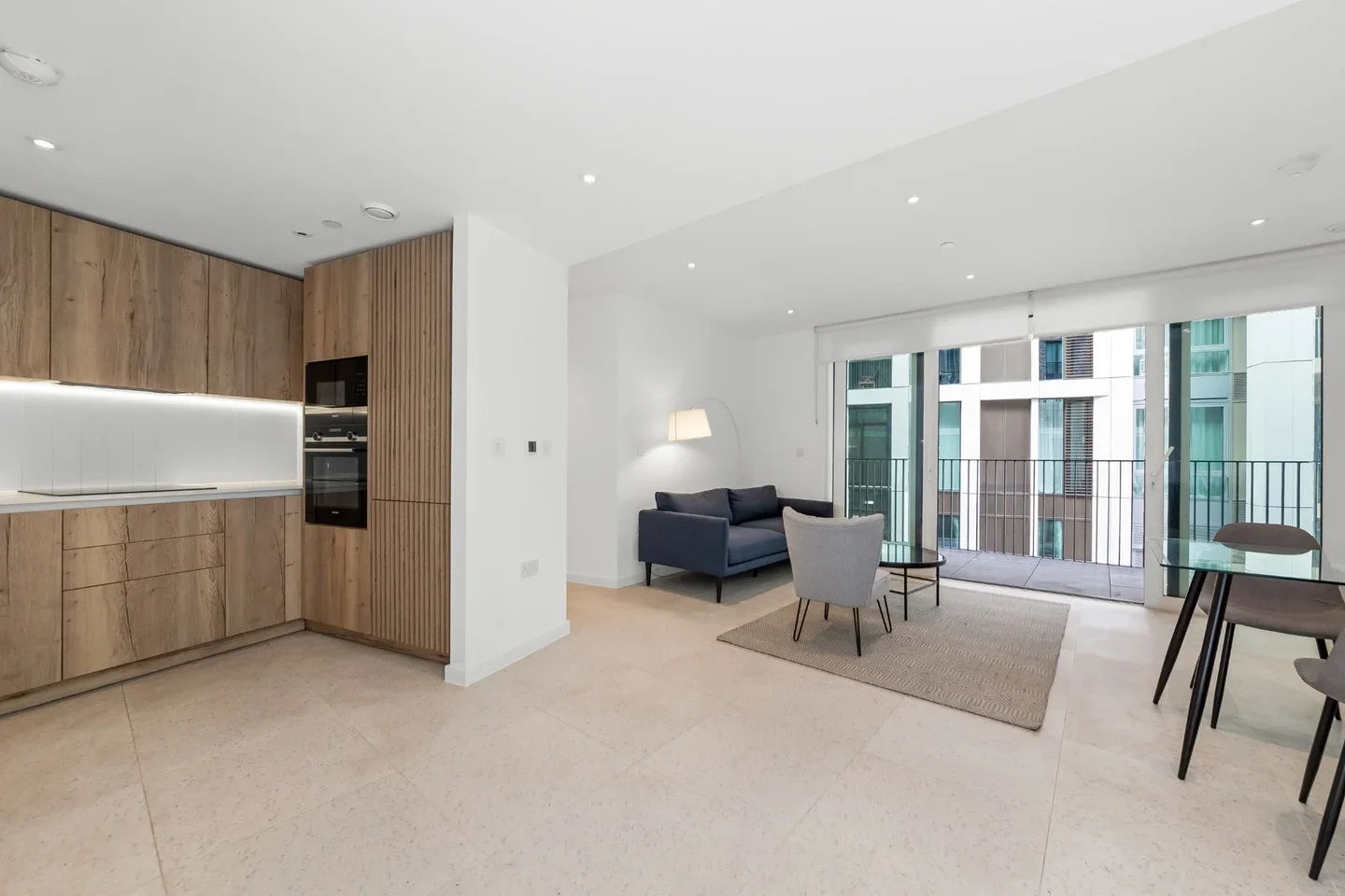 Flat Cendal Crescent in Greater London