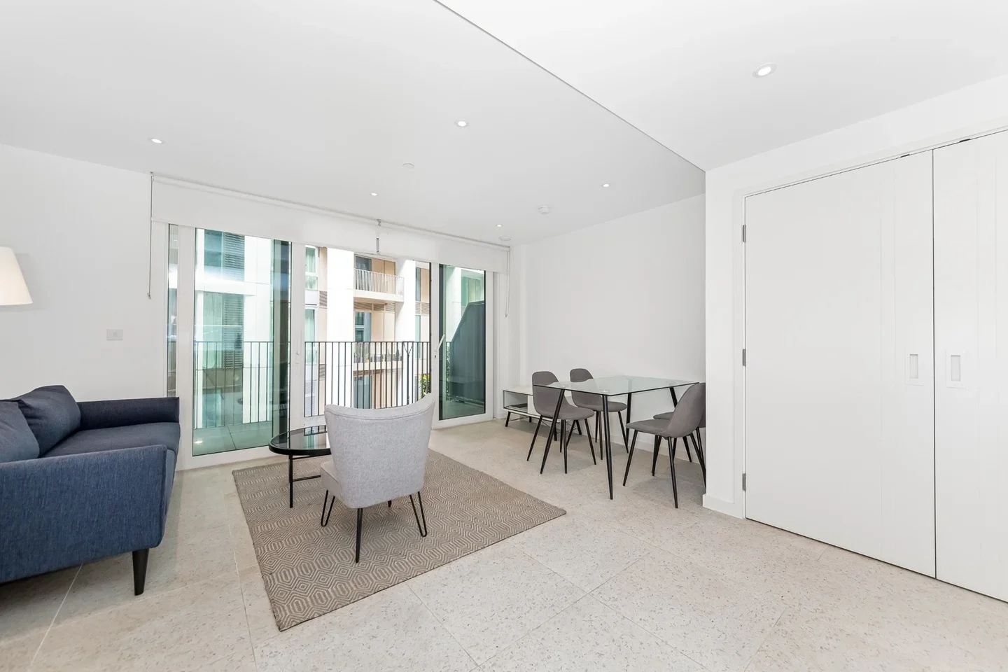 Flat Cendal Crescent in Greater London