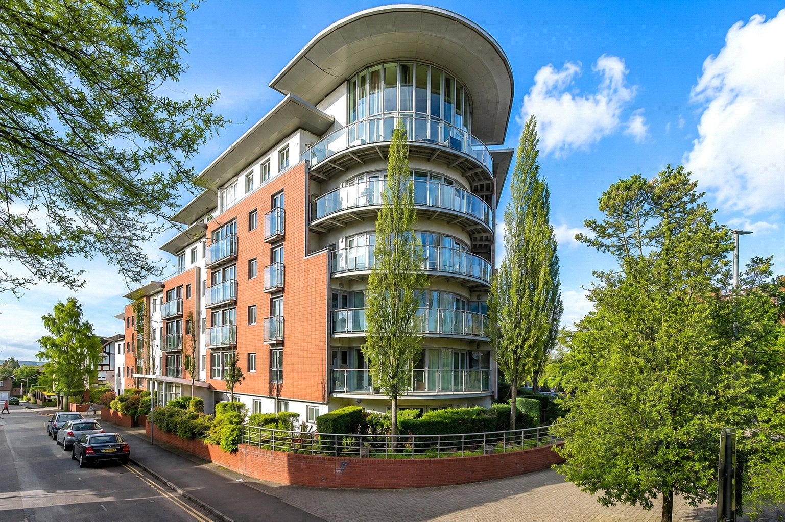 Flat Guildford Road in Woking
