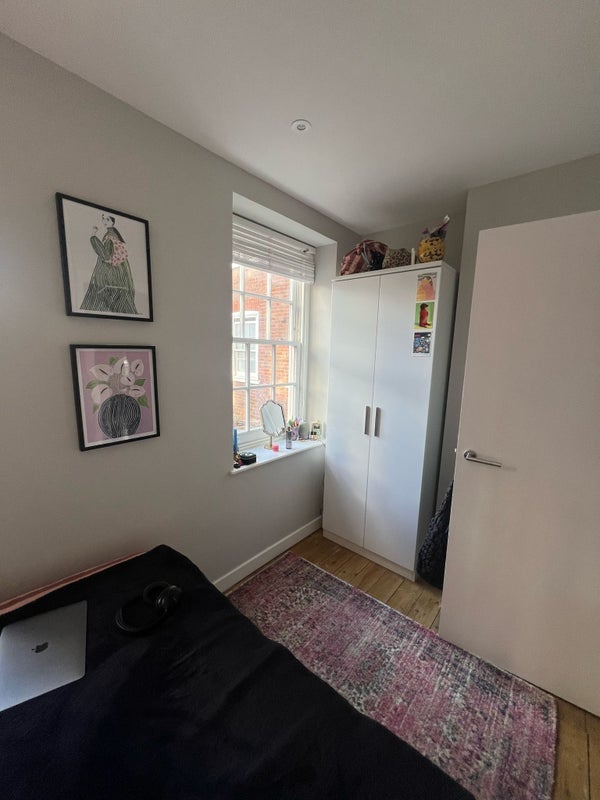 Room Brenthouse Road in Greater London