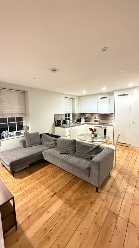 Room Brenthouse Road in Greater London