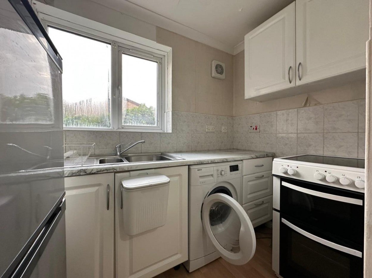 Flat Dehavilland Close in Greater London