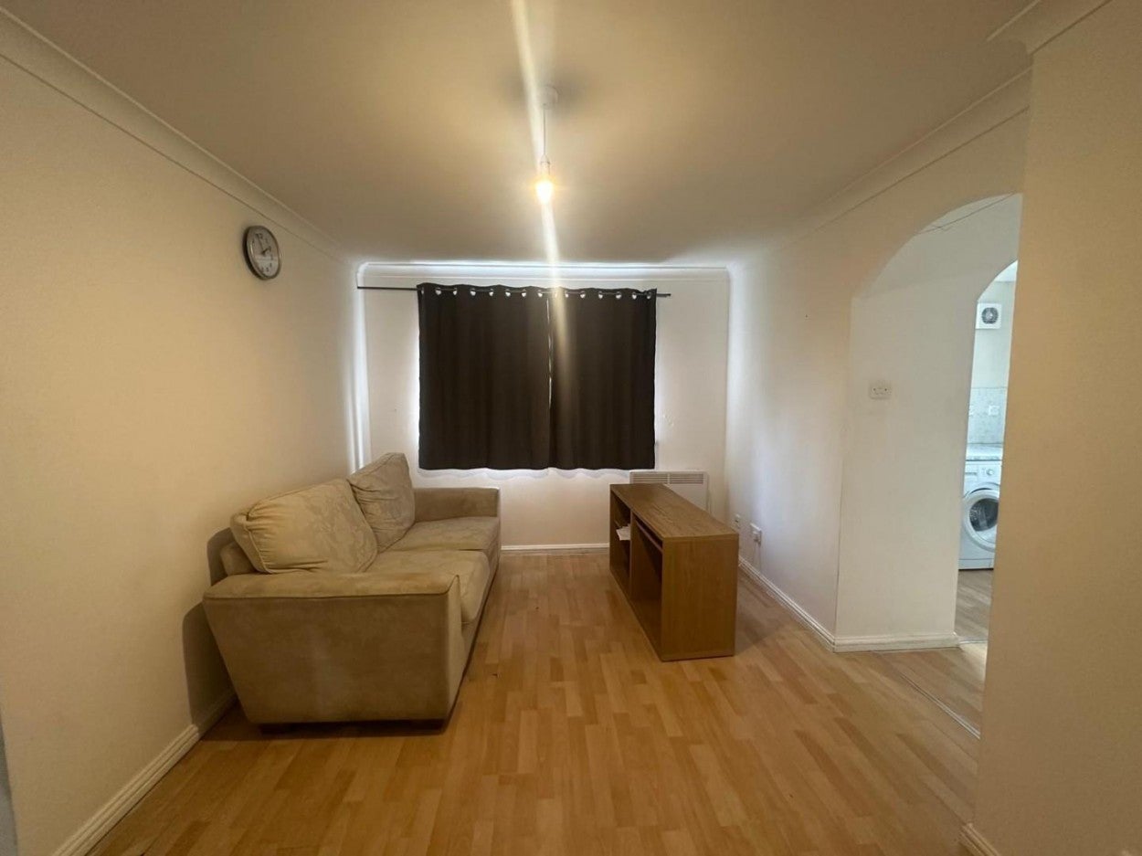 Flat Dehavilland Close in Greater London