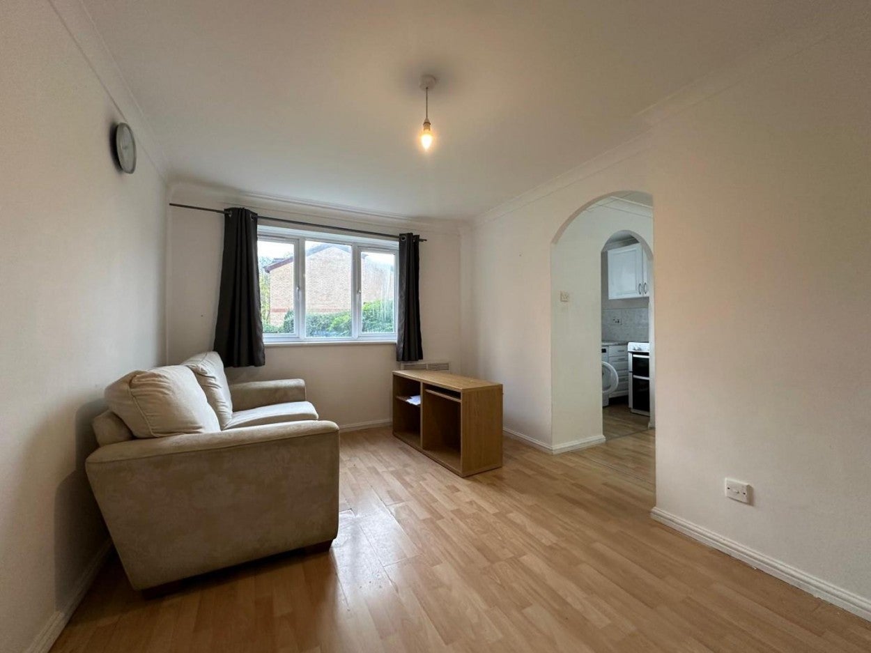 Flat Dehavilland Close in Greater London
