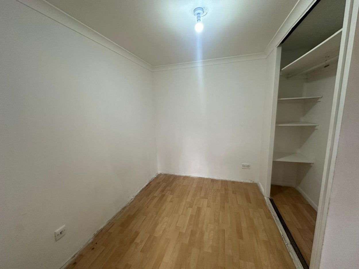 Flat Dehavilland Close in Greater London