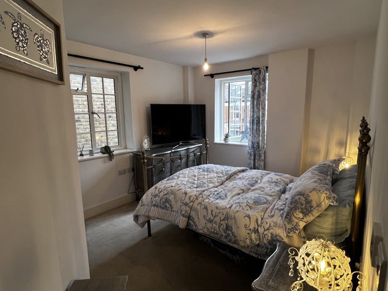Room Balham New Road in Greater London