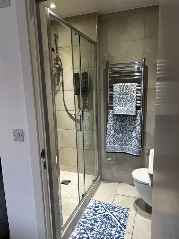 Room Balham New Road in Greater London
