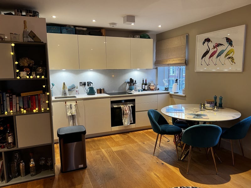 Room Balham New Road in Greater London