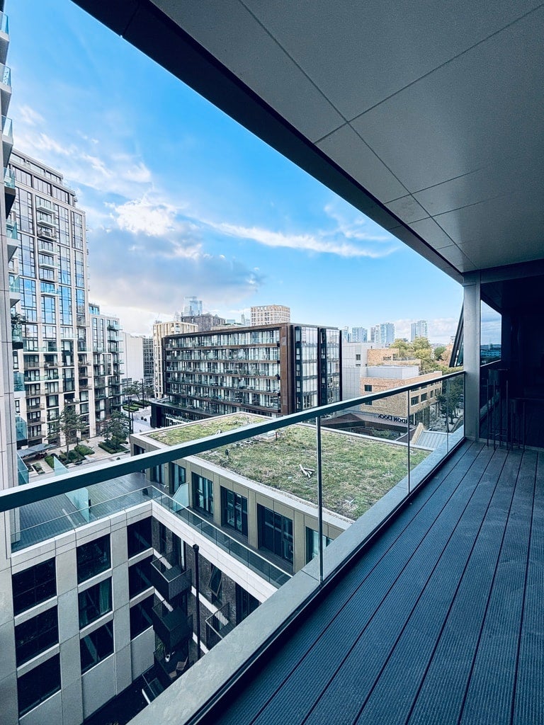 Flat Pennington Quay Walk in Greater London