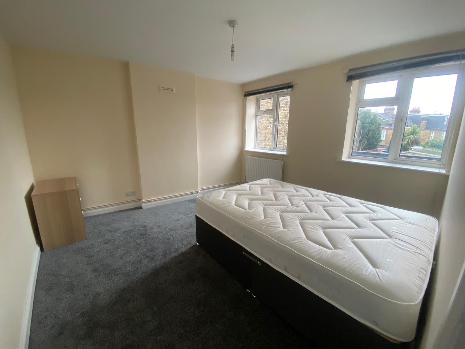 Flat Mitcham Road in Greater London