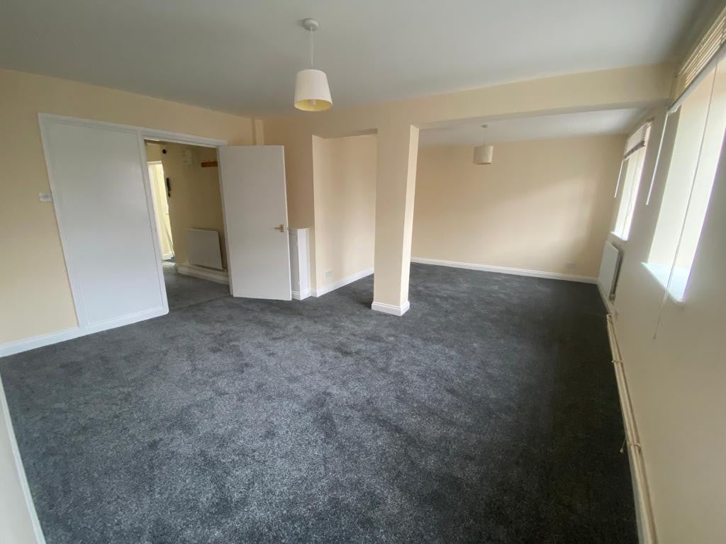 Flat Mitcham Road in Greater London