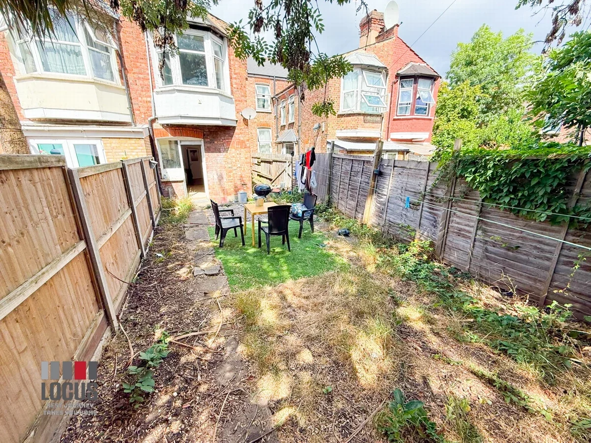 House Westbury Avenue in Greater London