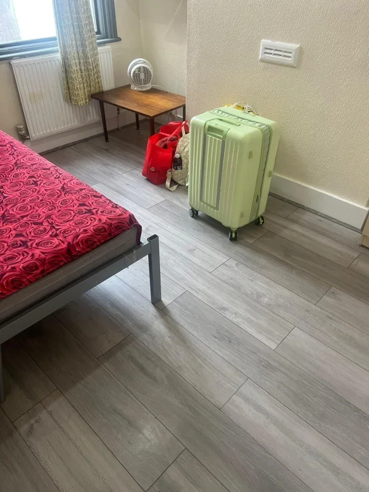 Room Gladstone Avenue in Greater London